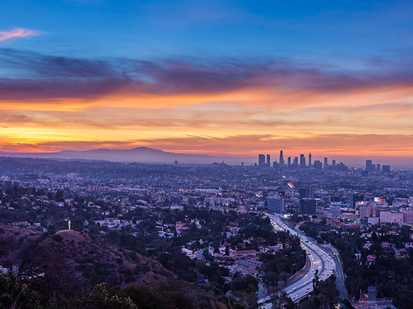 从Hollywood Bowl Overlook看到的日出景观
