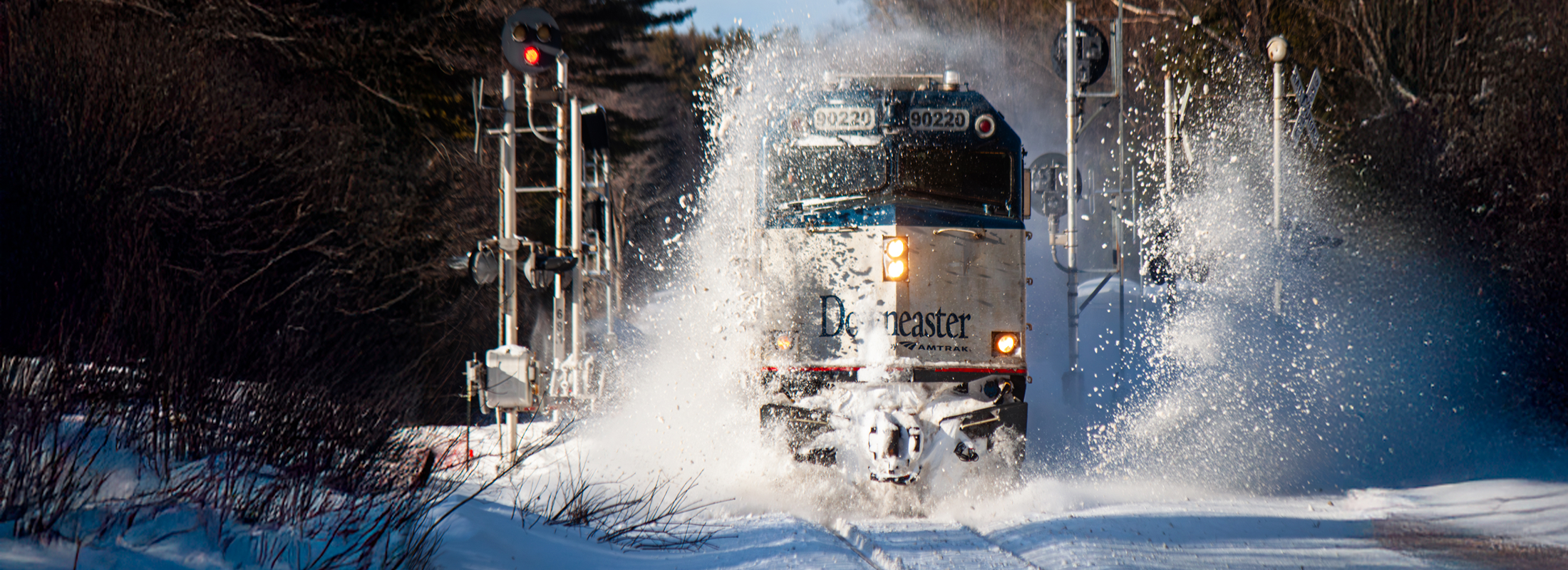 amtrak-downeaster-driving-through-the-snow-during-winter