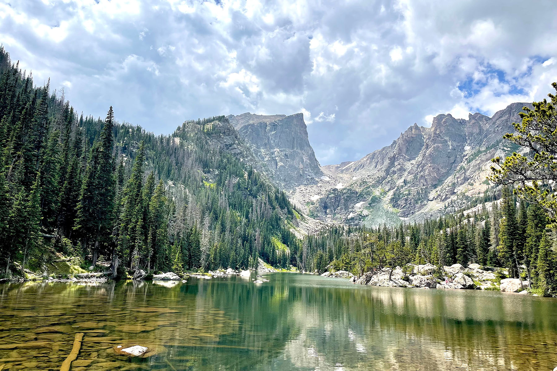 Vue de l’Emerald Lake du Parc national des Montagnes Rocheuses